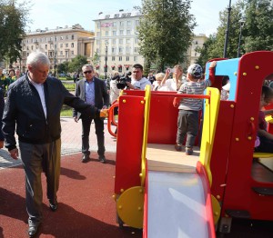 Сквер на Среднеохтинском  проспекте 0D2K0776