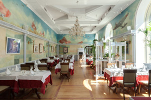 restoran-tsentralnyy-na-suvorovskom-prospekte_8441e_full-69493