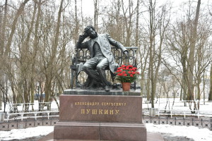Памятник А.С. Пушктну в лицейском саду фото Валерия Мухера 2
