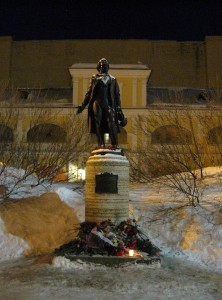Памятник_АСПушкину.Мойка.12